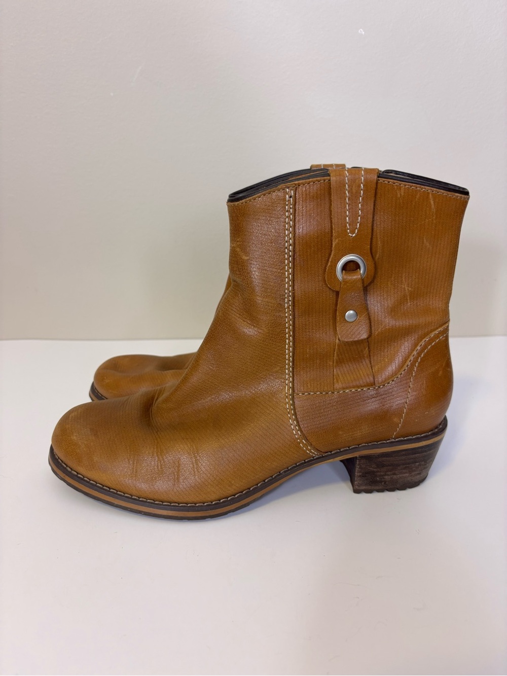 Red Wing Shoes Women's Tan Leather Ankle Low Heeled Booties 7.5